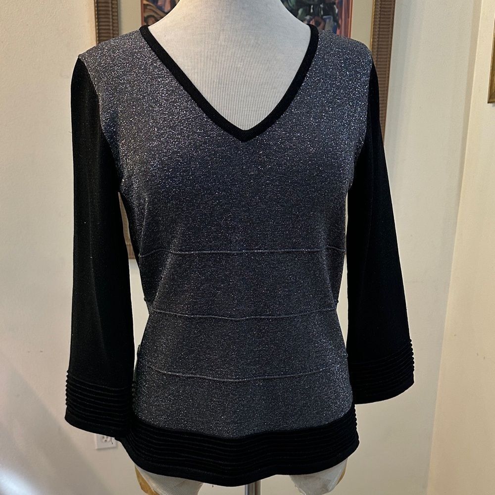 Cable & Guage Black/Silver Shimmer V-Neck Top Size Medium - Picture 6 of 13